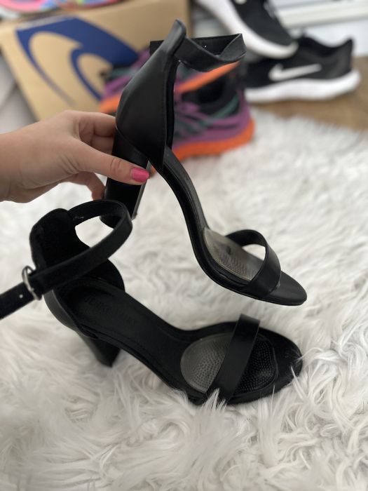 Черни сандали 38 номер