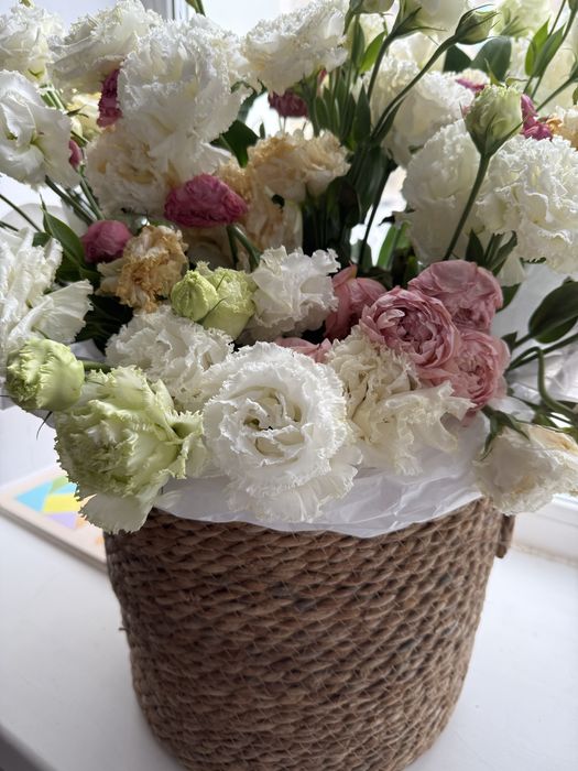 Цветы шикарные в корзине