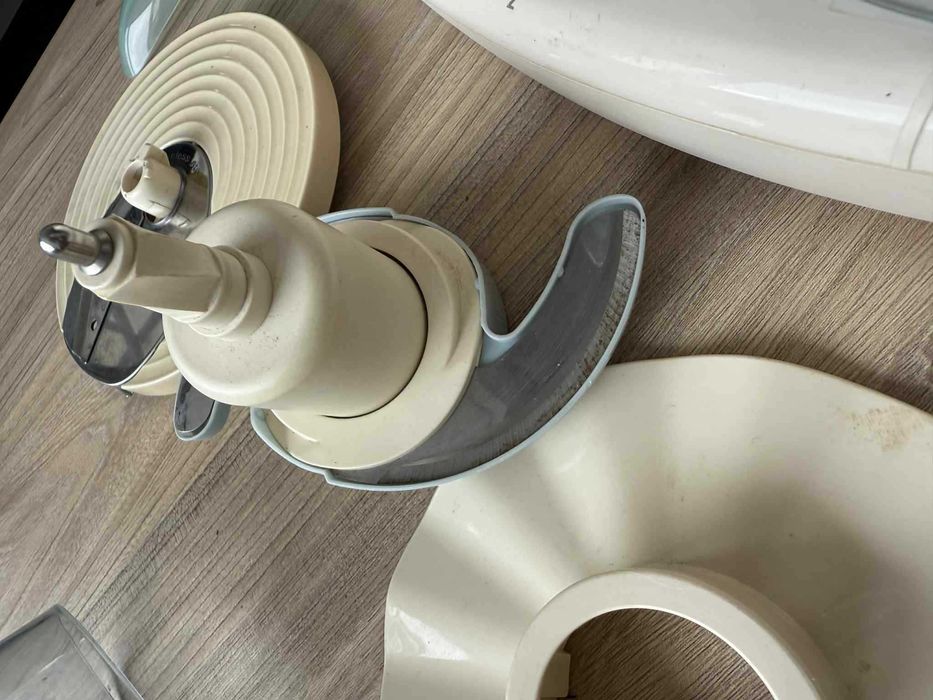 Кухненски робот Philips Cucina с приставки