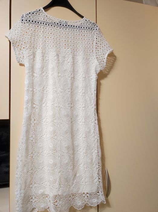 Бяла рокля размер 42