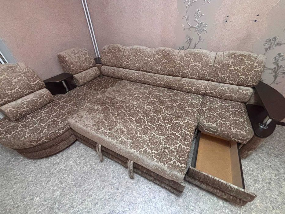 Продам диван КШТ