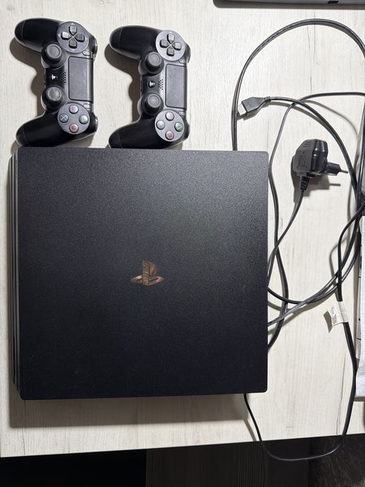 PS4 pro 1tb 2djoystika