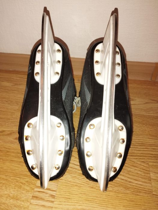 Срочно продам коньки