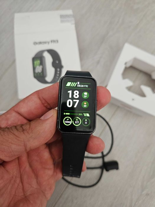 Продавам samsung fit 3