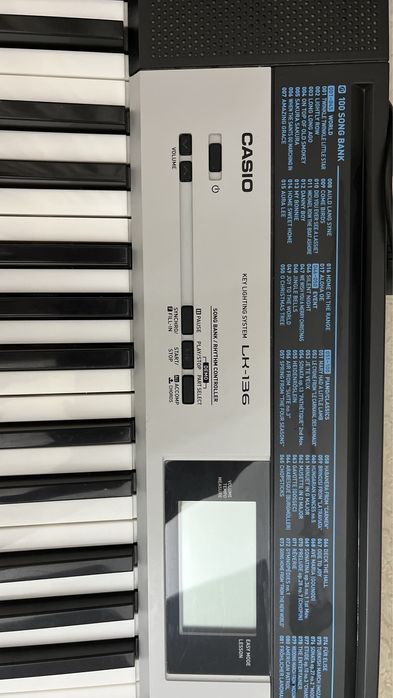 Синтезатор LK 136