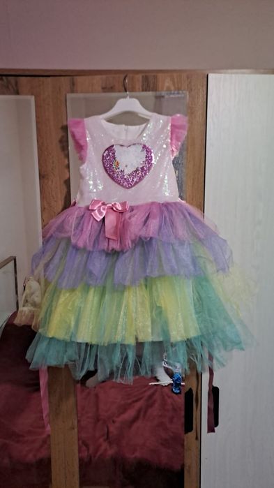 Платье на девочку (белое, розовое, голубое, зеленое)