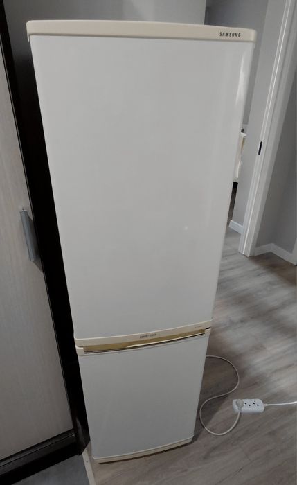 Продам 2х камерный холодильник