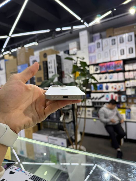 IPhone 15 Pro  / 128 GB