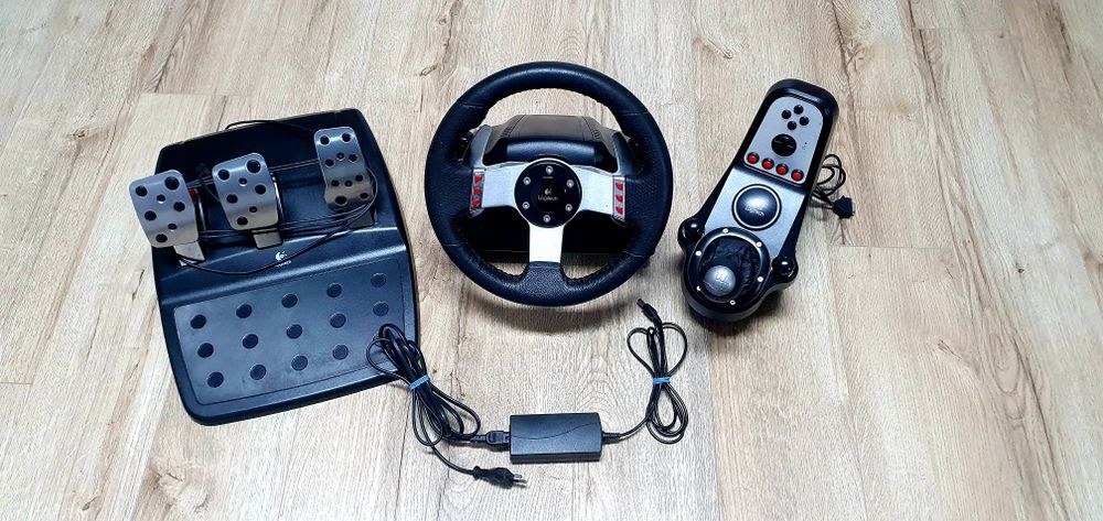 Gaming Volan Logitech G27 Volan+pedal+schimbător+adapter 

Funcționeaz