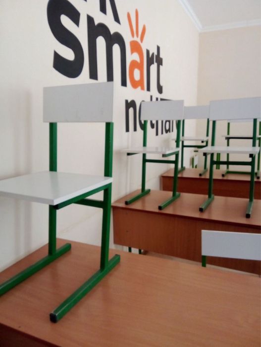 Срочно продается. Парты, стулья металлические, очень прочные. Парта.