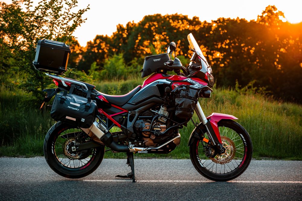Honda Africa Twin CRF1100 DCT (2020) - Accesorizata complet, gata de drum
