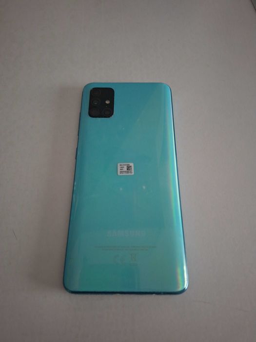 Продава се Samsung A51 с бонус слушалки без забележки