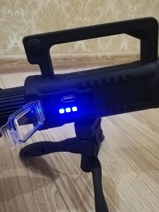 Фонарик прожектор продам