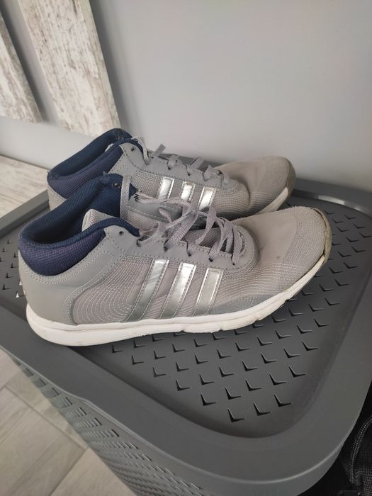 Маратонки NAIK и ADIDAS