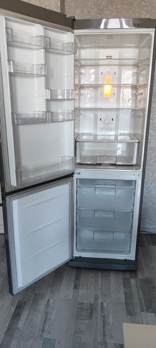Холодильник LG в хорошем состоянии