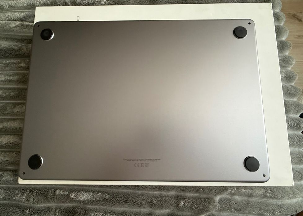 MacBook Air M2, 15”, 8/512