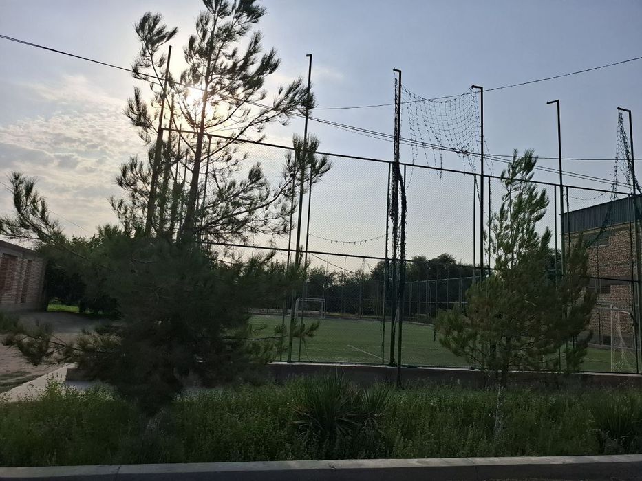Tadbirkorlik uchun yer maydoni hamda fudbol maydoni sotiladi