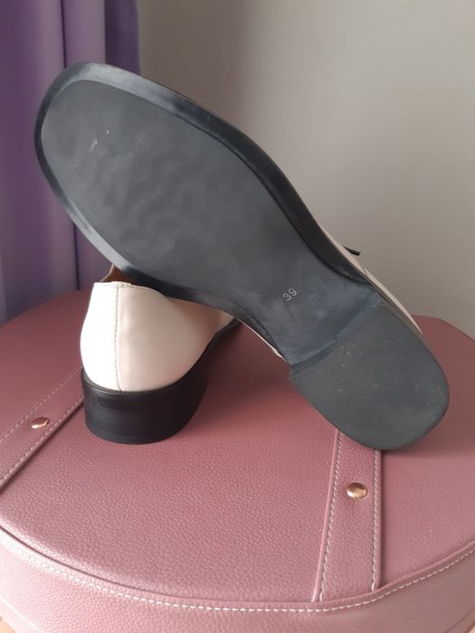 Продам женскую обувь