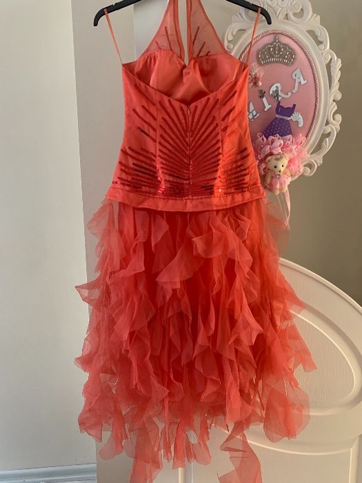 Официални рокли.