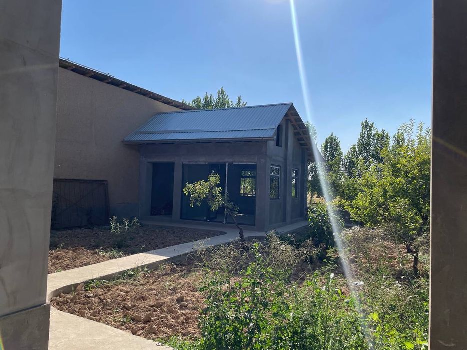 Продаю участок 4,5 соток с домом ( коробка)