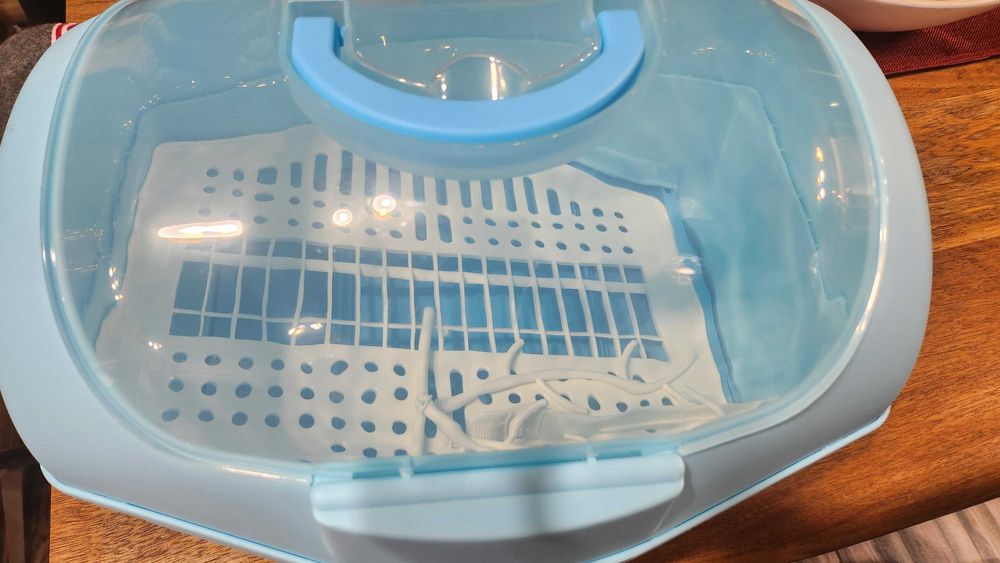 Бебешки стерилизатор за шишета, биберони и играчки