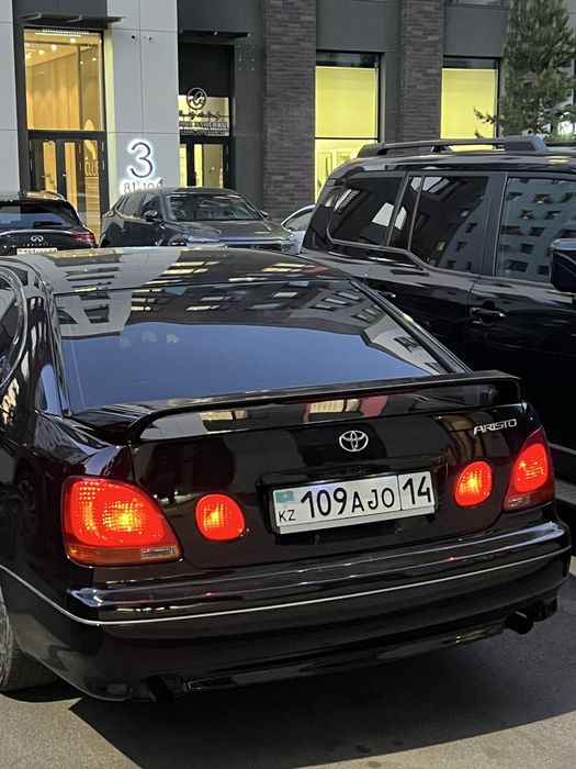 Продам Машину  ARISTA 2003 год