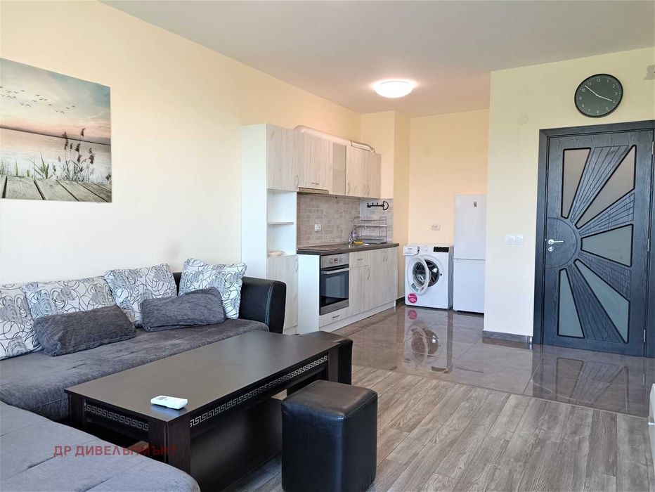 Дава се под наем Двустаен апартамент в София, Студентски град - 74 кв.м за 612 € - Снимка #1