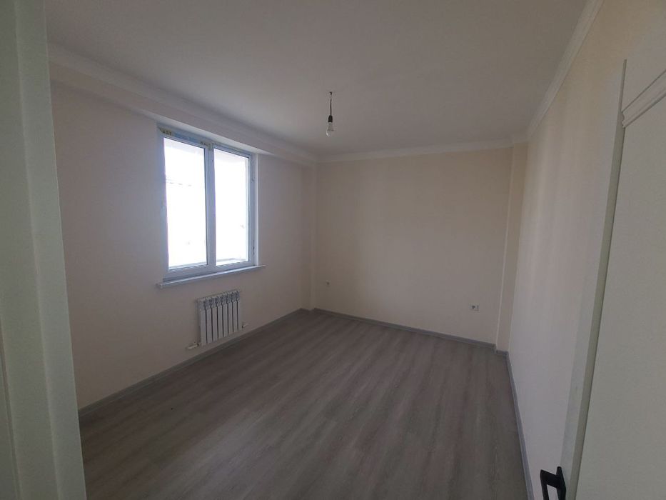 Yangi bozorni oldida joylashgan yangi dom 6 etaj 2 xonali