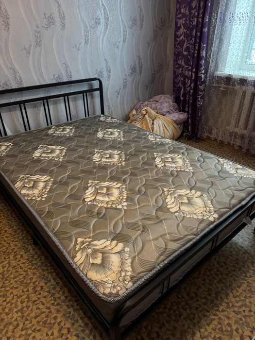 Продам кровать 160 на 200 бу нету года в идеальном состоянии