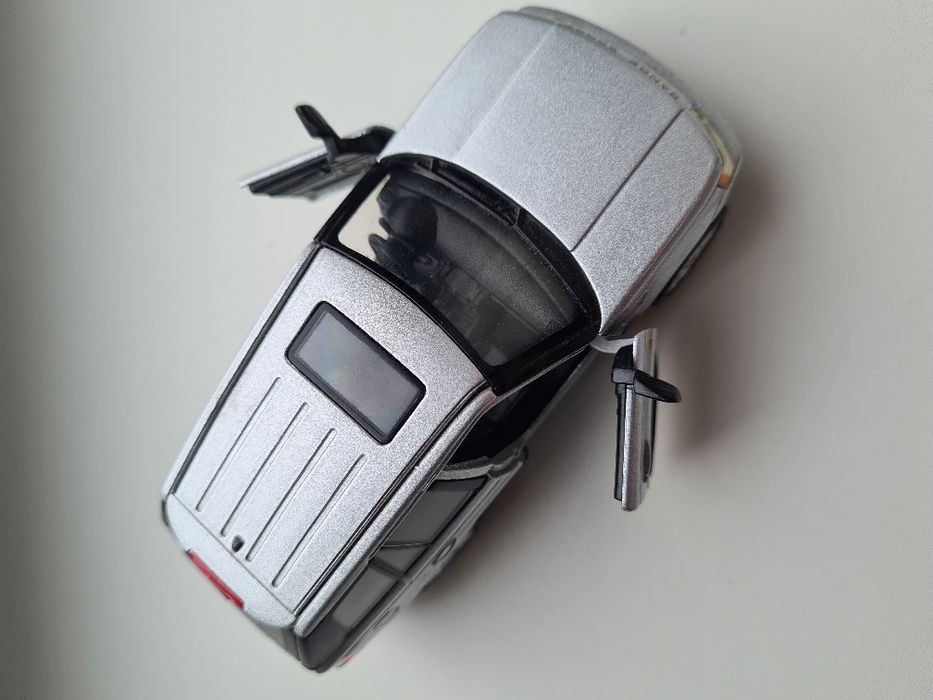 Машинка Range Rover металлическая