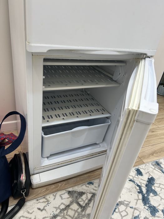 Холодильник продаётся 50к