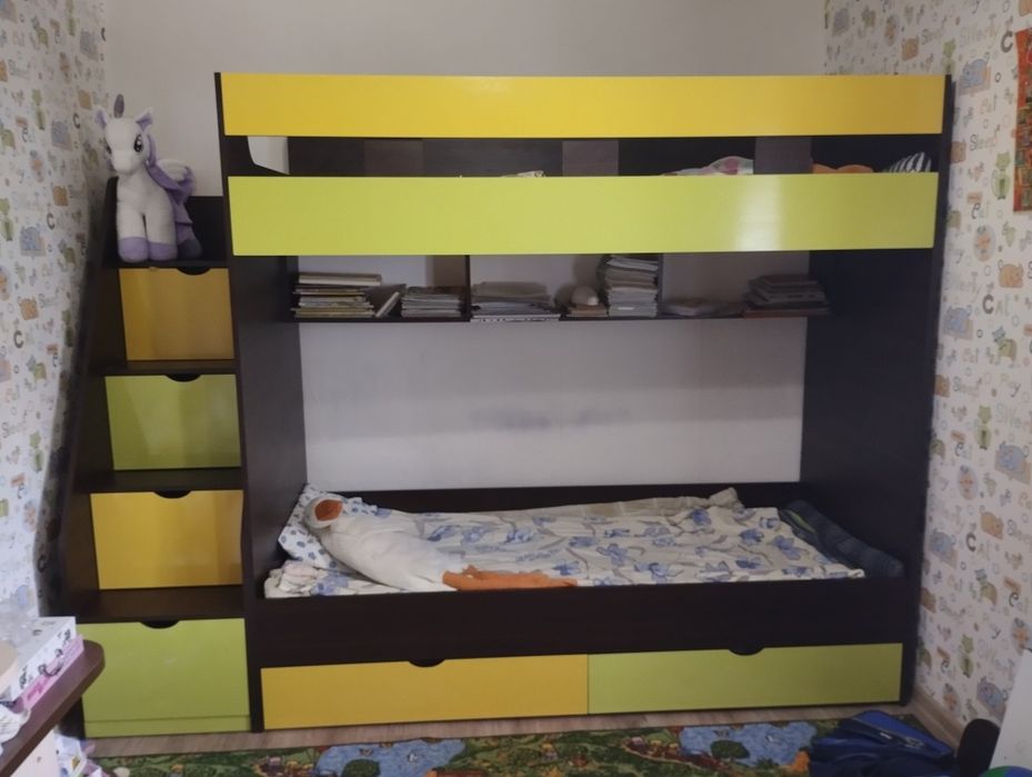 Продам двухъярусную кровать