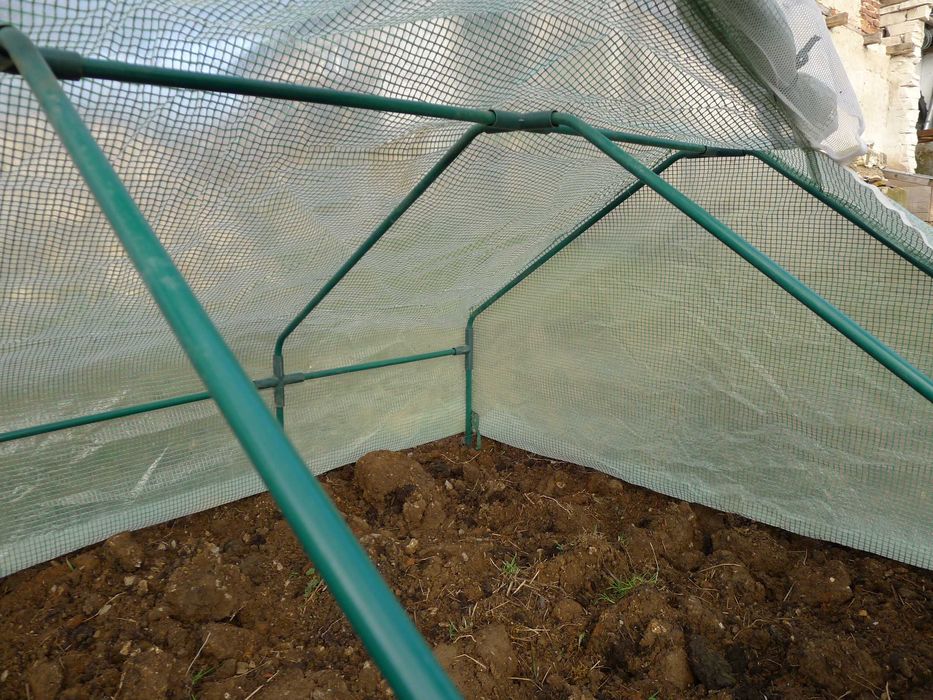 Set răsaduri: răsadniță demontabilă, folie plastic cu fereastră aerisire și plasă insecte + încălzitor/arzător cu combustibil + accesorii grădină