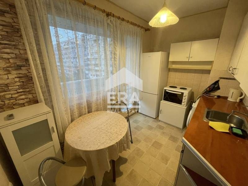 Южна обзаведена гарсониера за продажба, в горната част на кв. Възражда