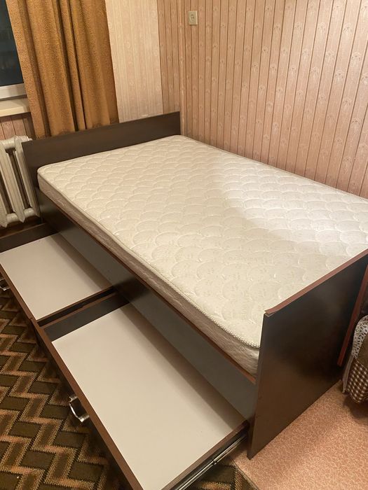 Проадется кровать с матрасом