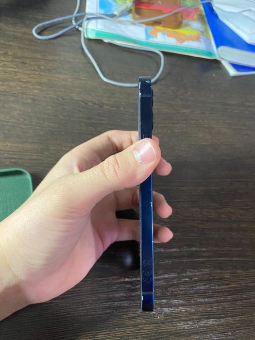 Продам Iphone 12