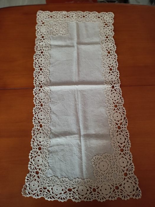 Тишлайфер с бродерия и карета