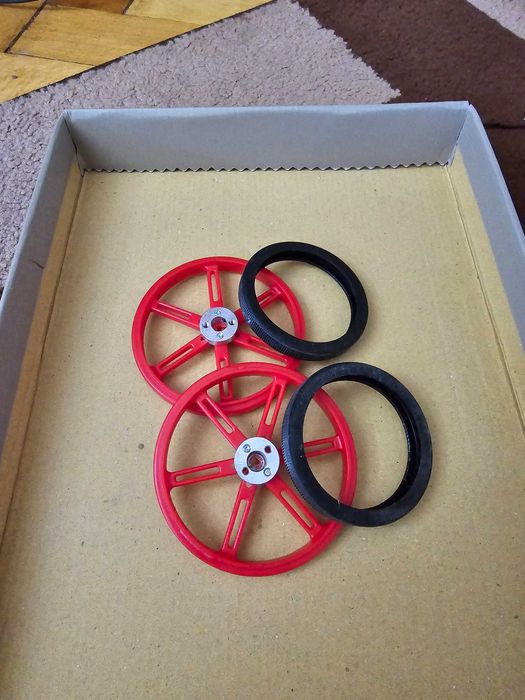 Roti Pololu 90x10mm + conectori pentru motoare cu diametru ax 8mm