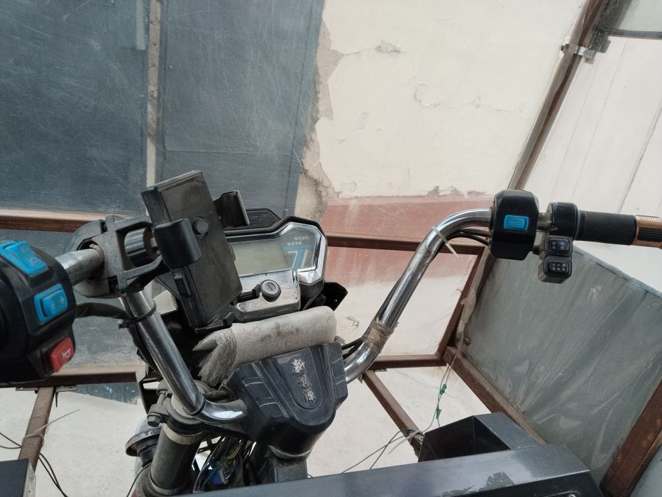 Skuter sotiladi narxi 15milon kelishiladi