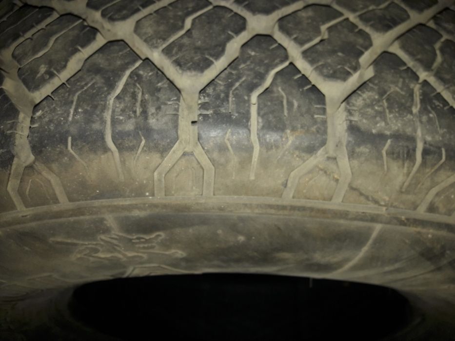 Одна шина 30х9.5х15LT