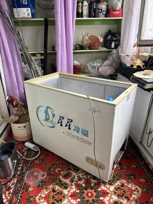 Morozilnik sotiladi xolati yaxshi qopqoqlari bor