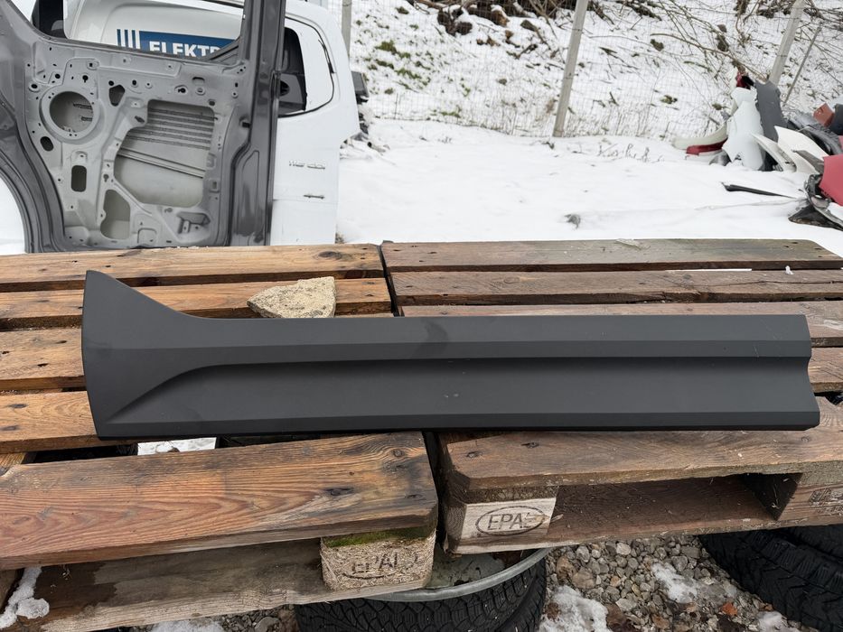 Лайстна врата Volvo XC40