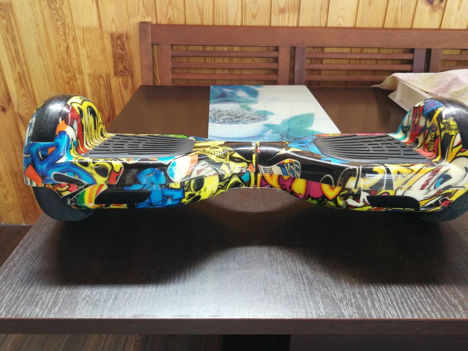 Hoverboard multicolor cu Bluetooth și iluminare LED