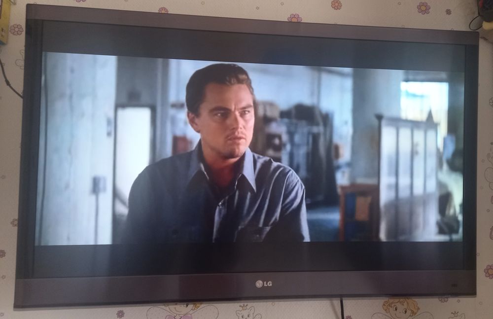 Телевизор LG  диагональ 106