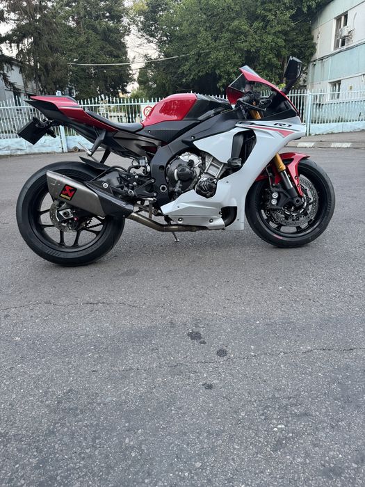 MotocicletaYamaha R1
