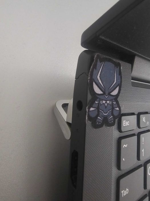 Laptop Lenovo V14-IIL