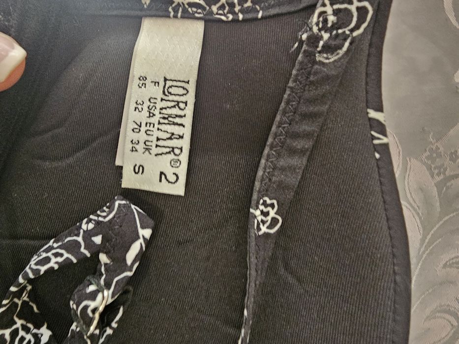 Бюстие  , чисто ново , без етикет.