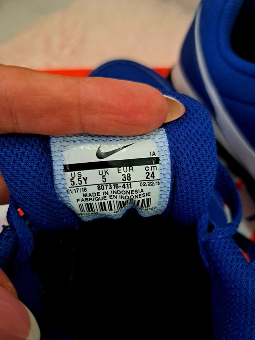 Пордава се дамски маратонки NiKE! 38 номер!