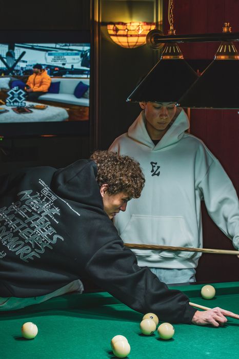 Худи бренда flyno