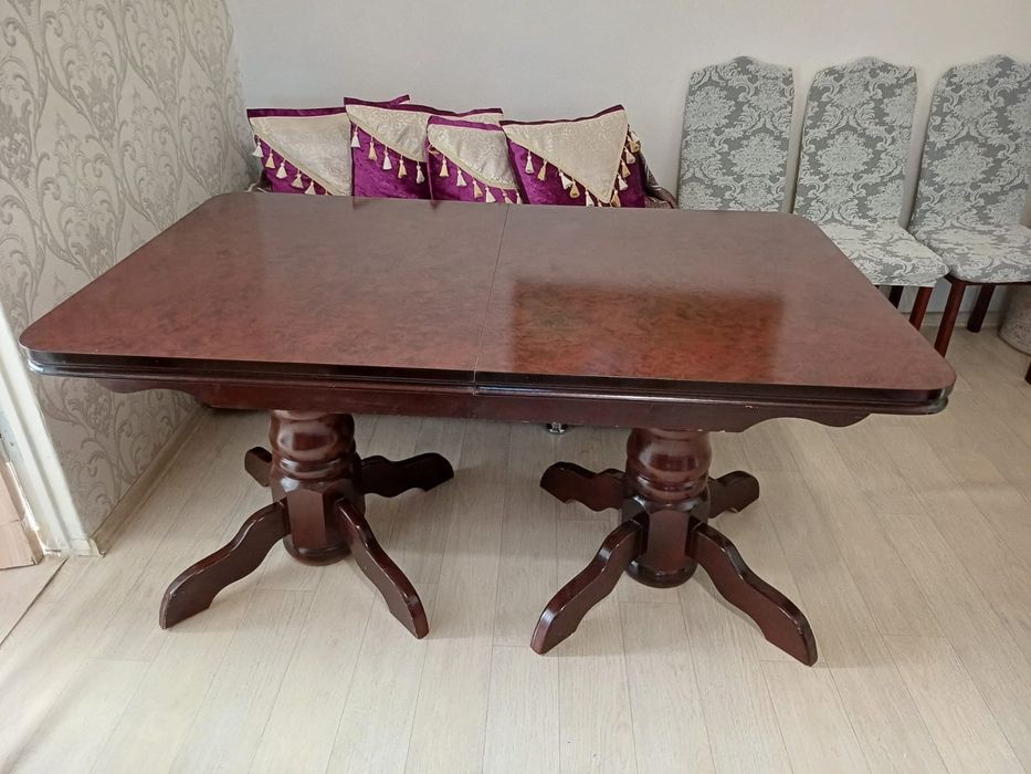 Стол для гостиной